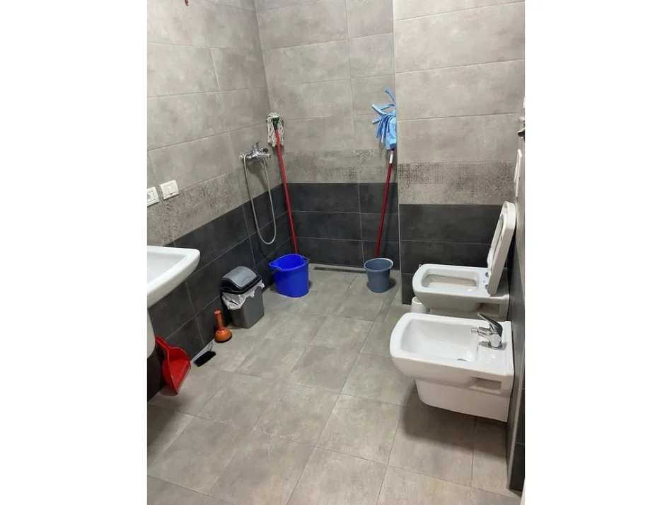 Tirane, jepet me qera apartament 3+1+Ballkon Kati 7, 150 m² 2.000 € (Zogu i Zi)