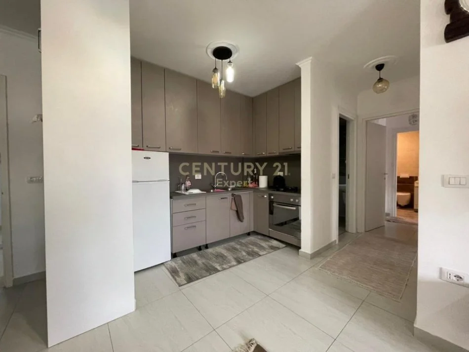 Tirane, jepet me qera apartament 2+1 Kati 1, 80 m² 600 € 