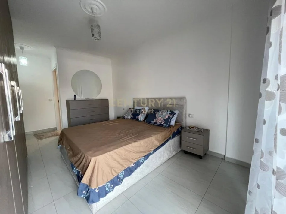 Tirane, jepet me qera apartament 2+1 Kati 1, 80 m² 600 € 