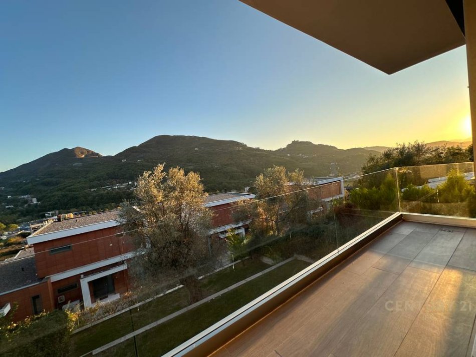 Tirane, jepet me qera Vile 2 Katshe Kati 2, 220 m² 2.500 € (Olive Grove)