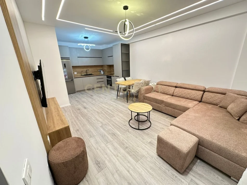 Tirane, jepet me qera apartament 1+1 Kati 3, 65 m² 550 € (urban gate)