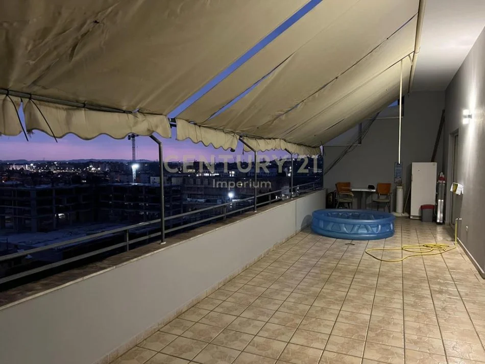 Durres, jepet me qera apartament 2+1+Ballkon Kati 8, 115 m² 650 € (5 Maji)