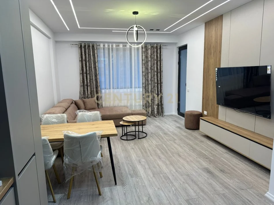 Tirane, jepet me qera apartament 1+1 Kati 3, 65 m² 550 € (urban gate)