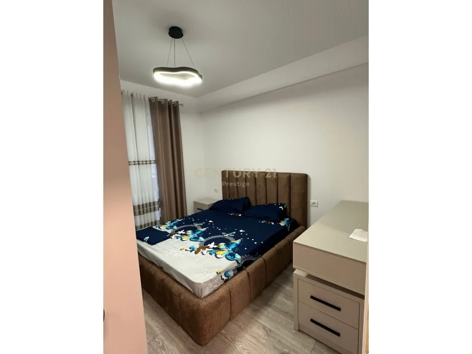 Tirane, jepet me qera apartament 1+1 Kati 3, 65 m² 550 € (urban gate)