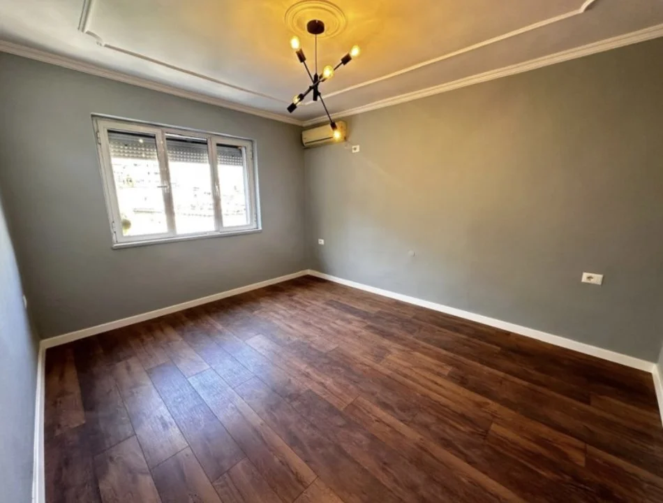 Tirane, shitet apartament 1+1+Aneks+Ballkon Kati 5, 56 m² 125.000 €