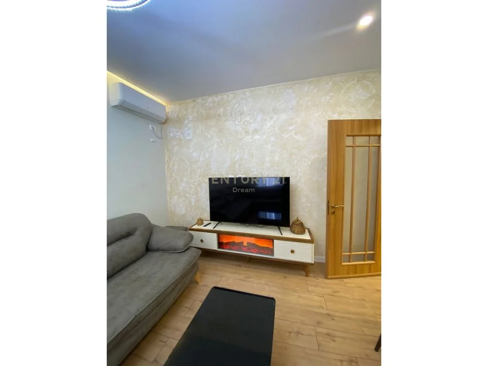 Tirane, jepet me qera apartament 1+1 Kati 3, 65 m² 550 € 