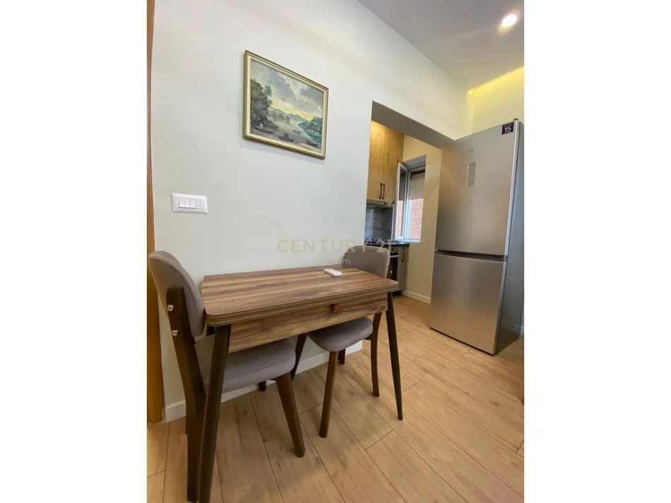 Tirane, jepet me qera apartament 1+1 Kati 3, 65 m² 550 € 