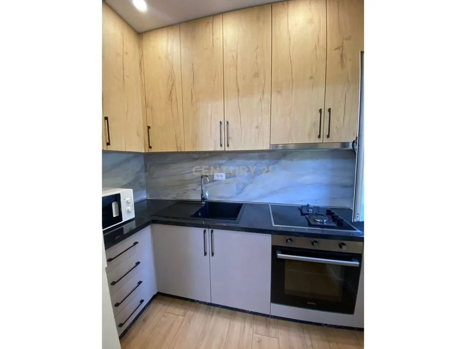 Tirane, jepet me qera apartament 1+1 Kati 3, 65 m² 550 € 