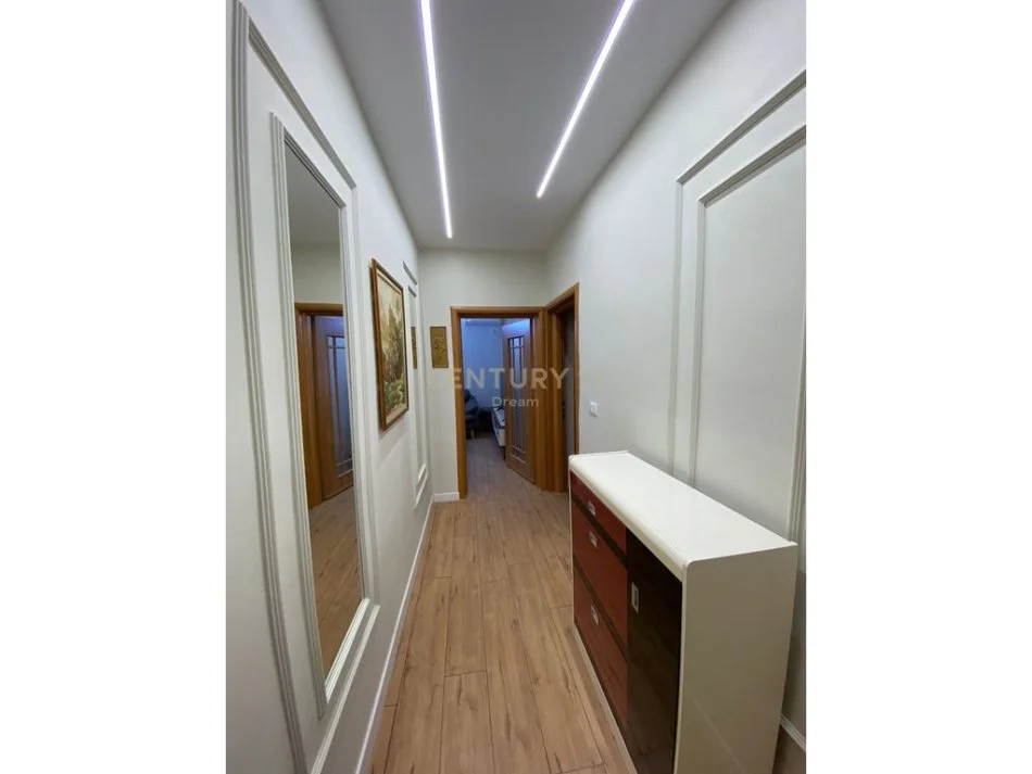 Tirane, jepet me qera apartament 1+1 Kati 3, 65 m² 550 € 