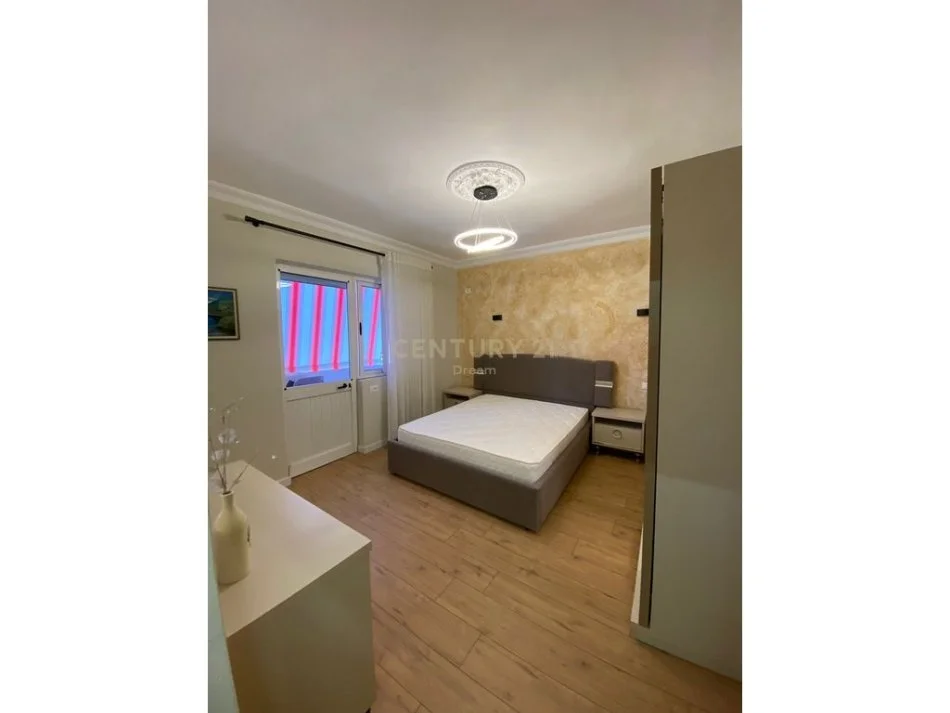 Tirane, jepet me qera apartament 1+1 Kati 3, 65 m² 550 € 