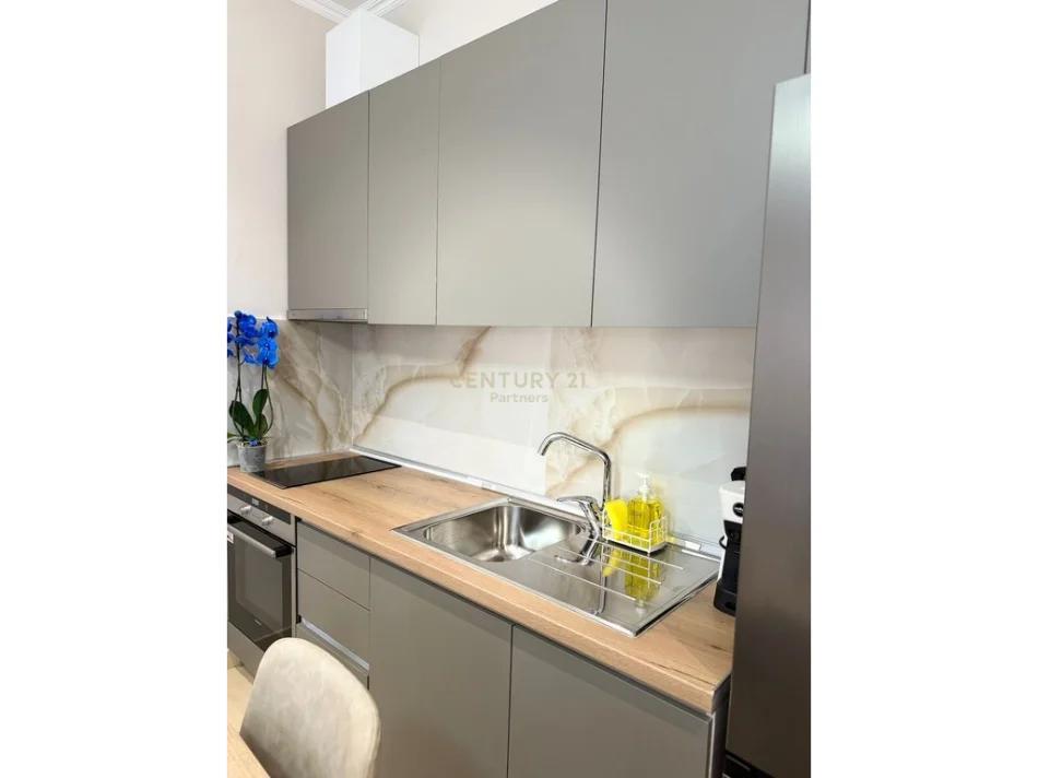 Tirane, jepet me qera apartament 1+1 Kati 4, 68 m² 650 € (Kompleksi Delijorgji)