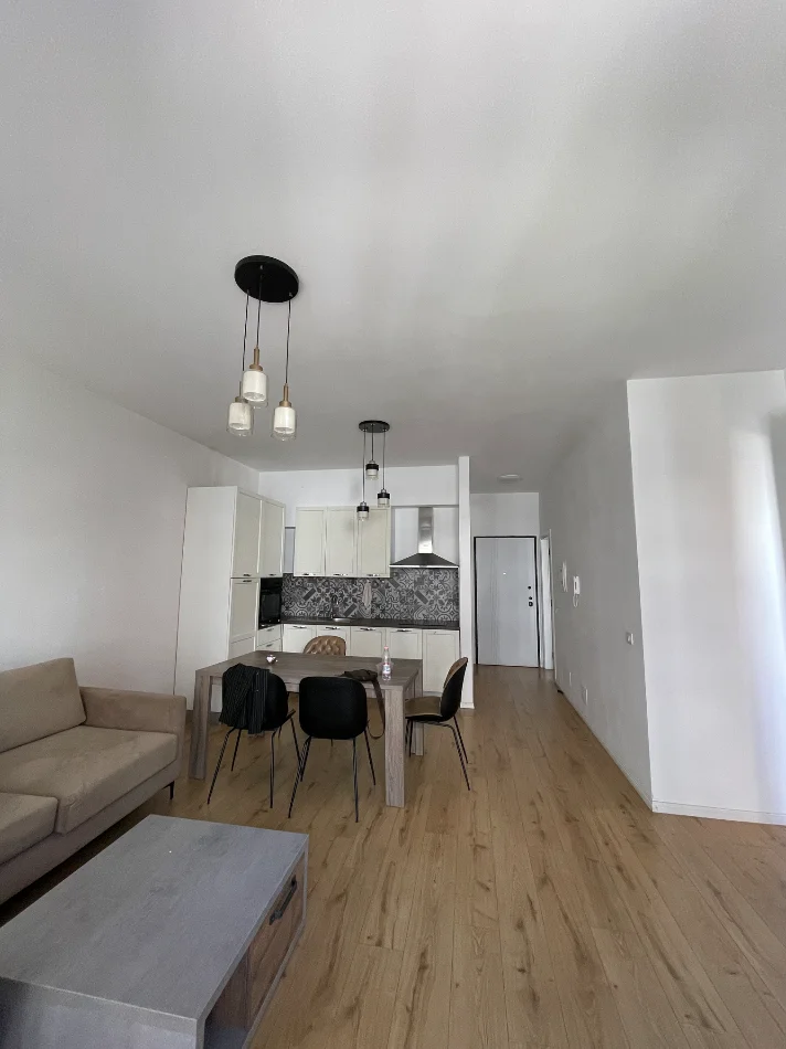 Tirane, jepet me qera apartament 1+1+Ballkon Kati 2, 75 m² 750 € (Rruga e kosovareve)