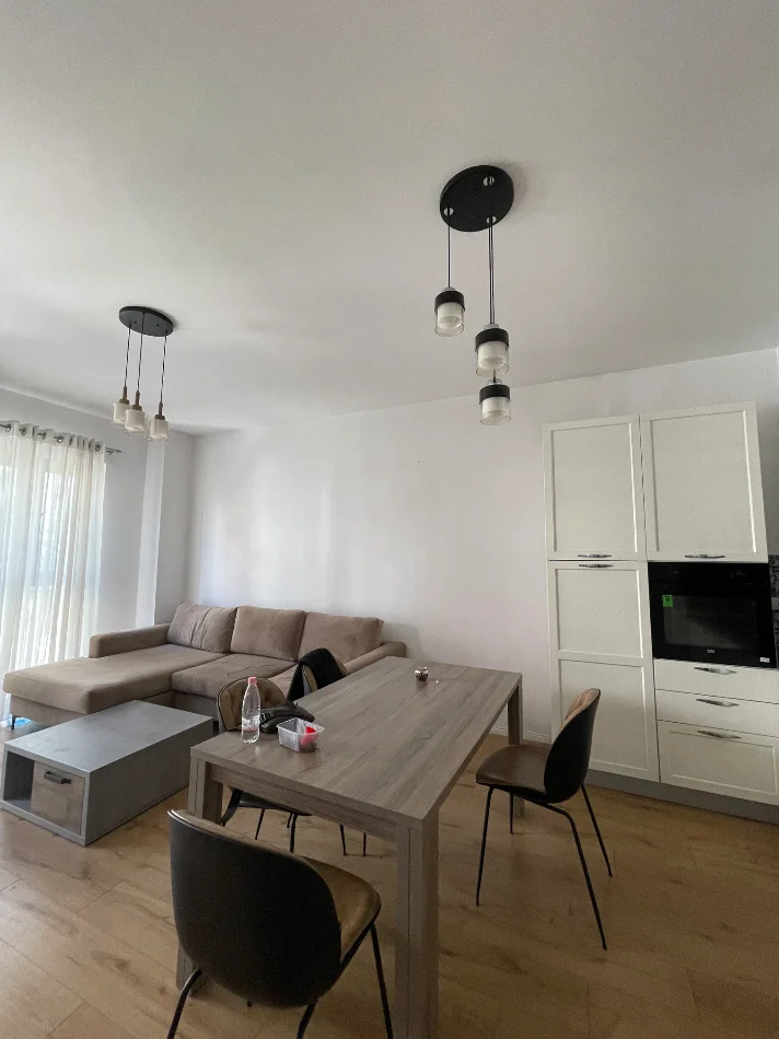 Tirane, jepet me qera apartament 1+1+Ballkon Kati 2, 75 m² 750 € (Rruga e kosovareve)