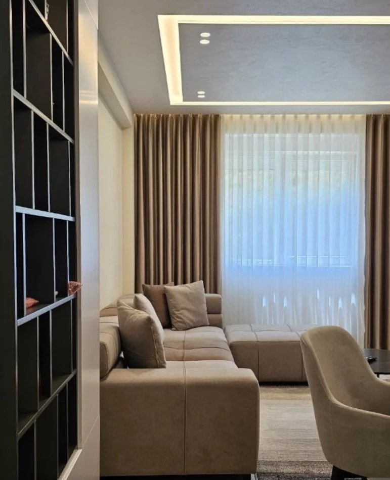 Tirane, jepet me qera apartament 2+1+Ballkon Kati 4, 60 m² 600 € (Liqani i Thate, Tirane)