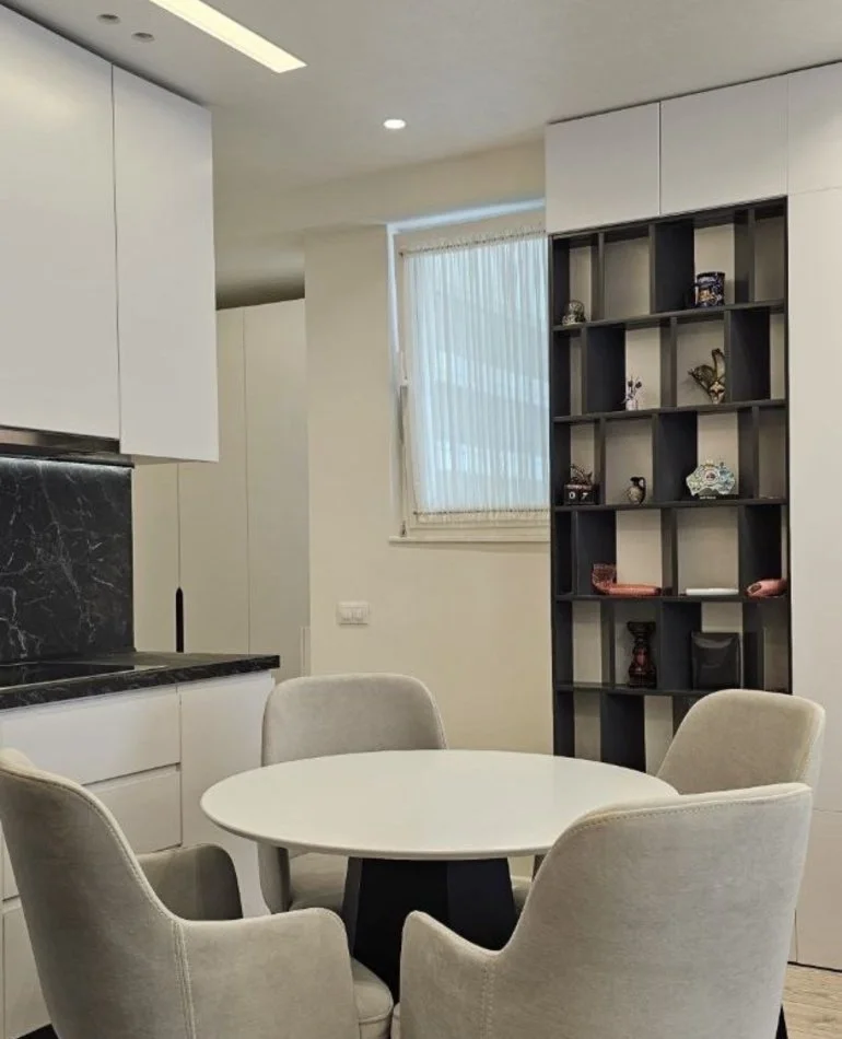 Tirane, jepet me qera apartament 2+1+Ballkon Kati 4, 60 m² 600 € (Liqani i Thate, Tirane)