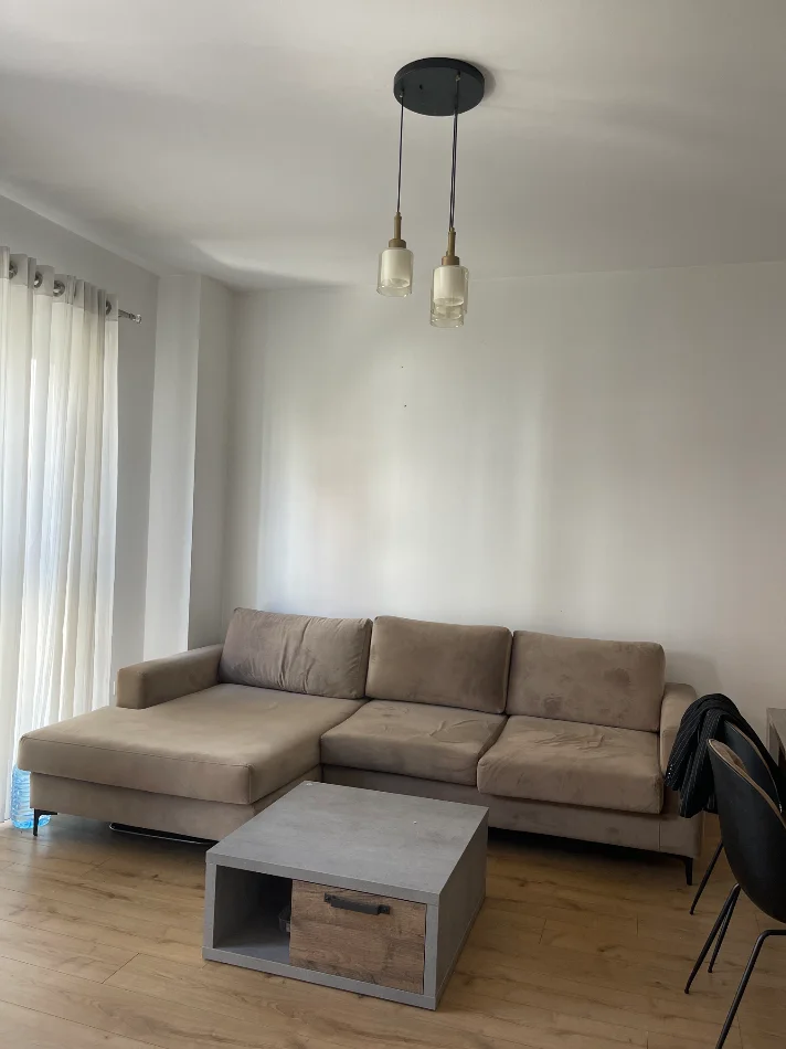 Tirane, jepet me qera apartament 1+1+Ballkon Kati 2, 75 m² 750 € (Rruga e kosovareve)