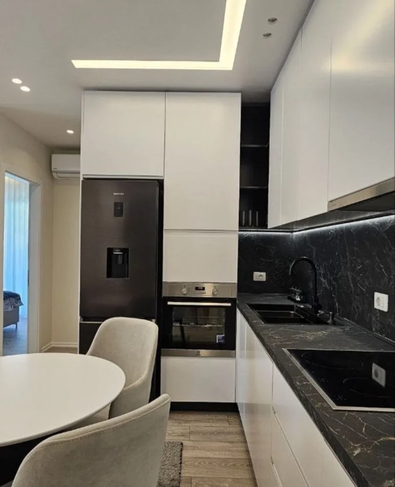 Tirane, jepet me qera apartament 2+1+Ballkon Kati 4, 60 m² 600 € (Liqani i Thate, Tirane)