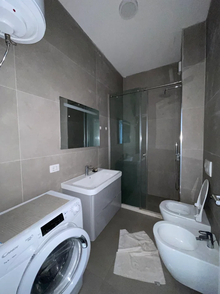 Tirane, jepet me qera apartament 1+1+Ballkon Kati 2, 75 m² 750 € (Rruga e kosovareve)