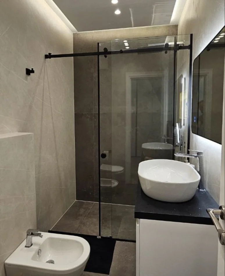 Tirane, jepet me qera apartament 2+1+Ballkon Kati 4, 60 m² 600 € (Liqani i Thate, Tirane)