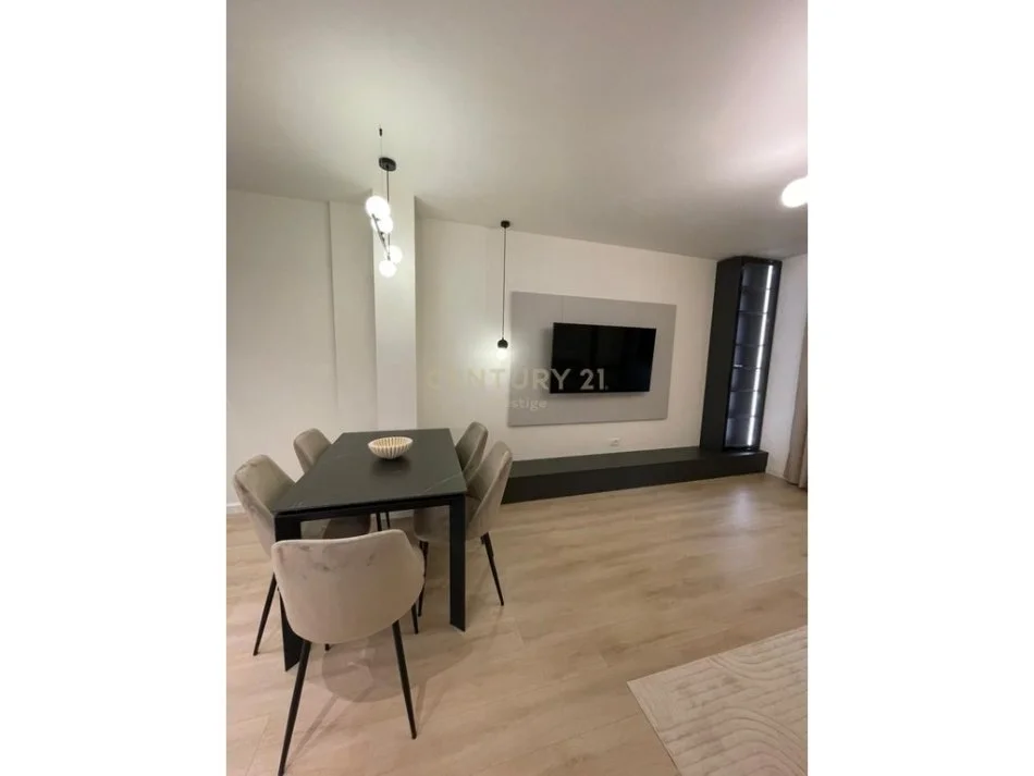 Tirane, jepet me qera apartament 2+1 Kati 8, 120 m² 1.200 € 