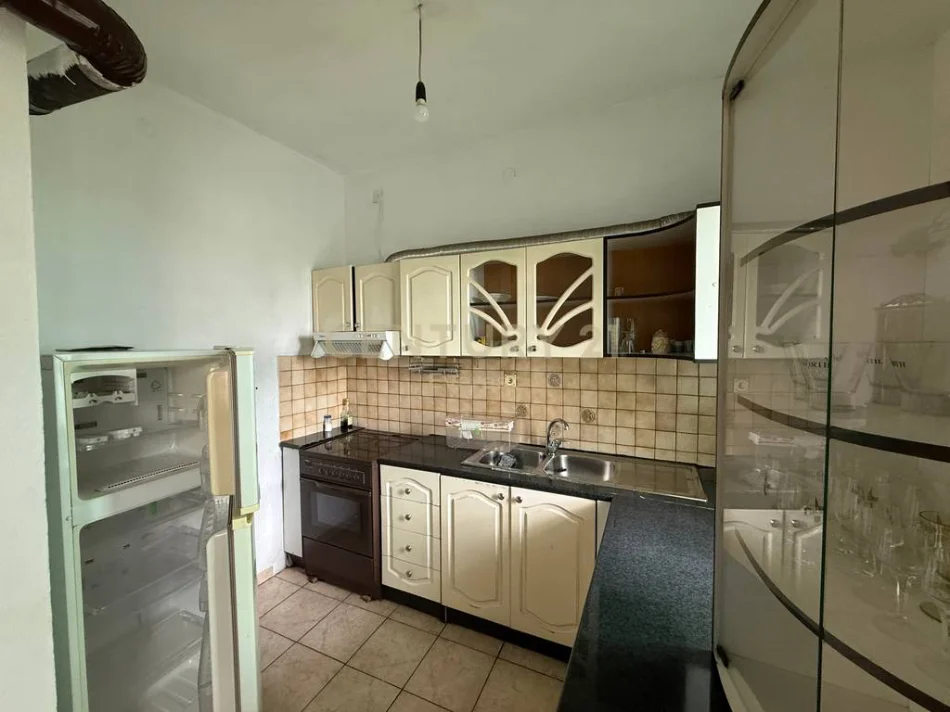 Tirane, shes shtepi 2+1+Ballkon Kati 1, 356 m² 195.000 € (kodra e priftit)