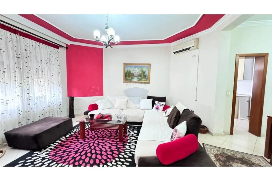 Tirane, jepet me qera apartament 2+1 , 161 m² 450 € (Laprake)