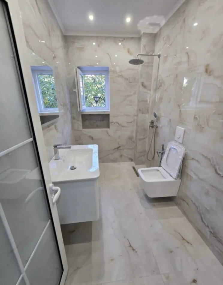 Tirane, jepet me qera apartament 2+1 , 115 m² 950 € (Fush e Aviacionit)