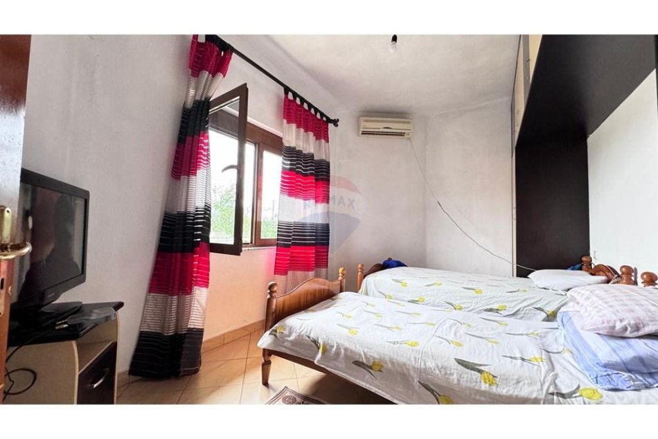 Tirane, jepet me qera apartament 2+1 , 161 m² 450 € (Laprake)
