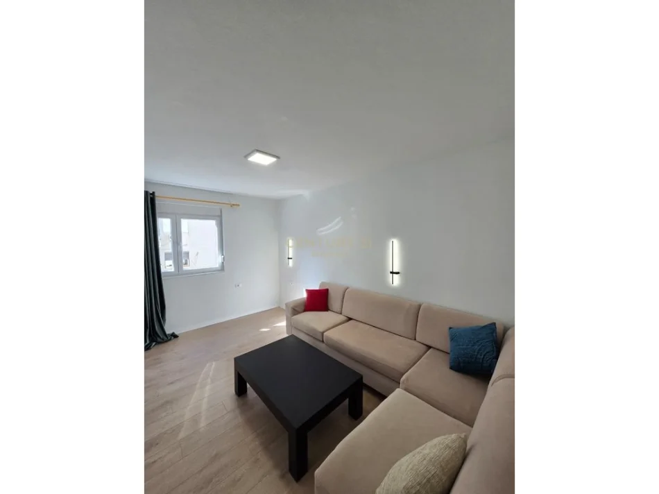 Tirane, jepet me qera apartament 1+1 Kati 6, 61 m² 750 € (Rruga Faik Konica)