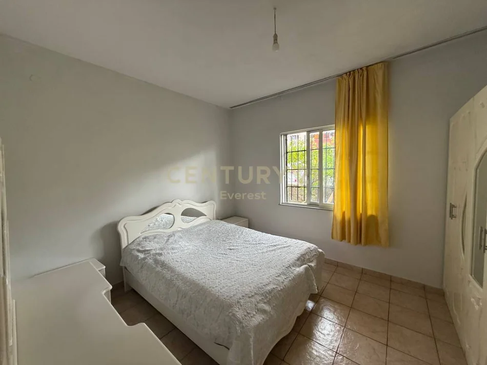 Tirane, shes shtepi 2+1+Ballkon Kati 1, 356 m² 195.000 € (kodra e priftit)