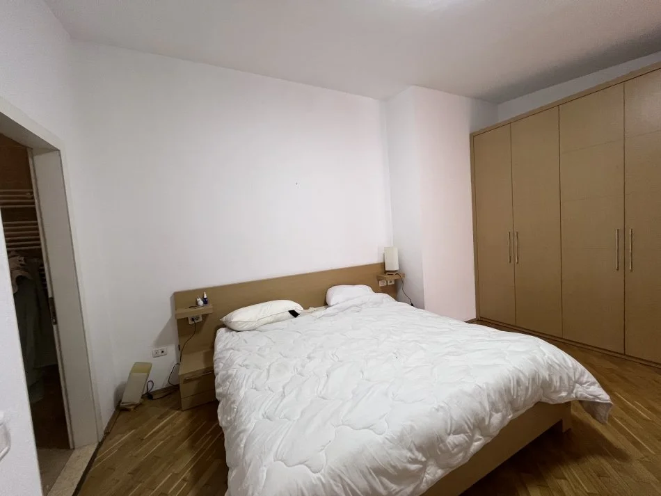 Tirane, jepet me qera apartament+verande | Penthouse 2+1+Aneks+Ballkon Kati 5, 160 m² 800 € (Liqeni Thate)