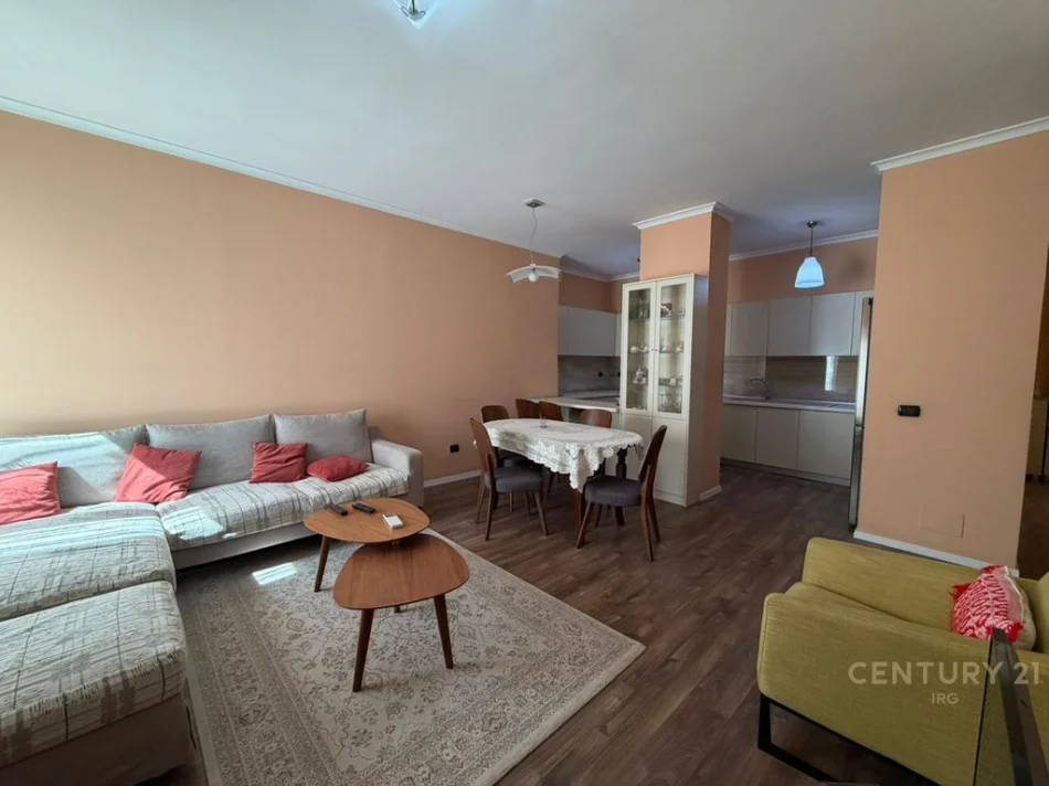 Tirane, jepet me qera apartament 3+1 Kati 2, 149 m² 1.700 € (Rruga e Kavajes)