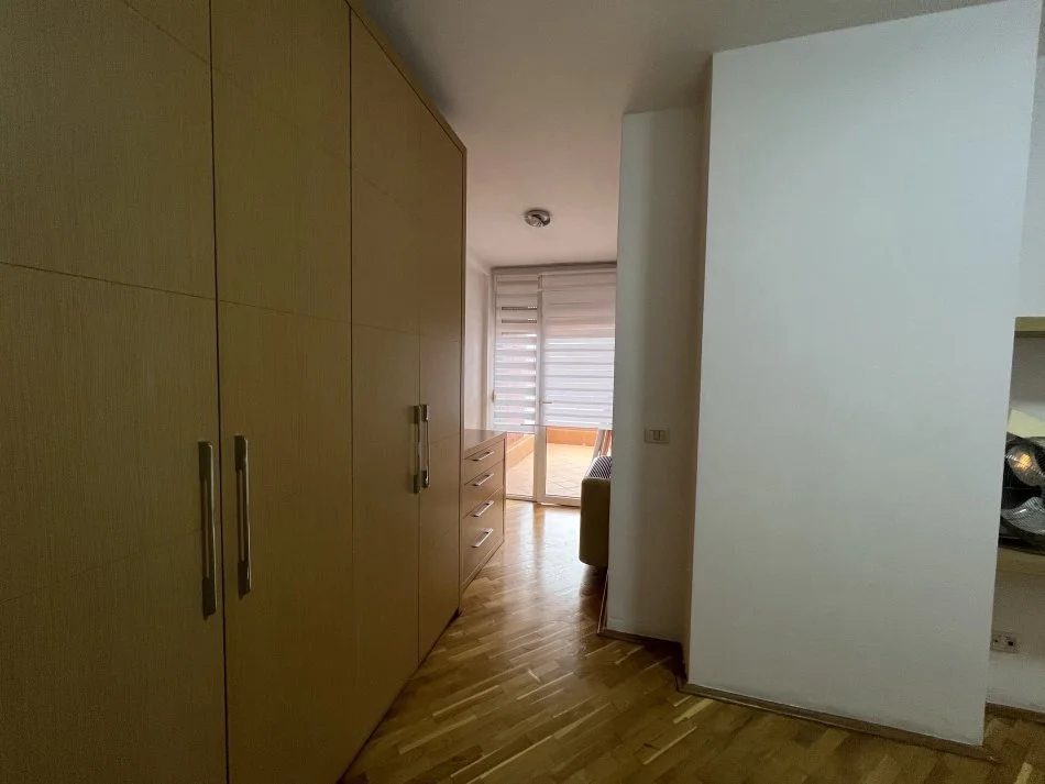 Tirane, jepet me qera apartament+verande | Penthouse 2+1+Aneks+Ballkon Kati 5, 160 m² 800 € (Liqeni Thate)