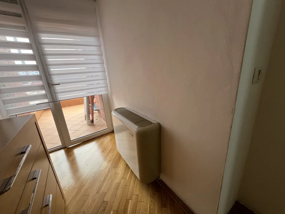 Tirane, jepet me qera apartament+verande | Penthouse 2+1+Aneks+Ballkon Kati 5, 160 m² 800 € (Liqeni Thate)
