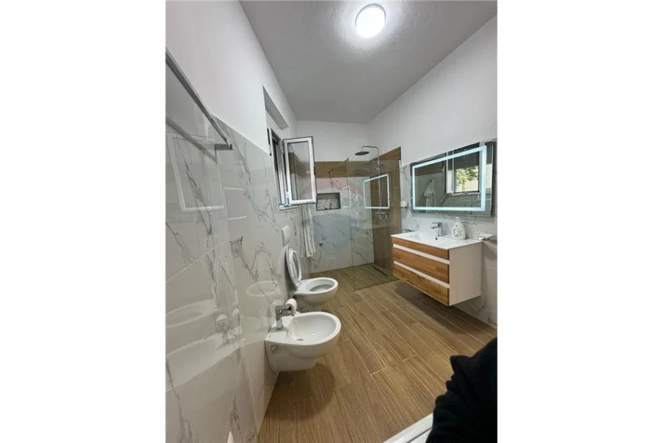 Tirane, jepet me qera apartament Kati 1, 132 m² 400 € 