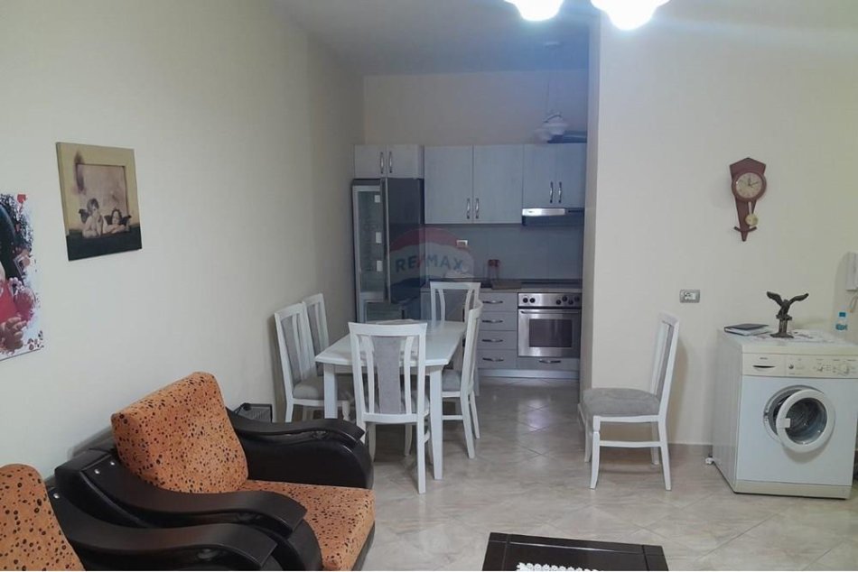 Tirane, jepet me qera apartament 1+1 Kati 2, 67 m² 320 € (Fresku)