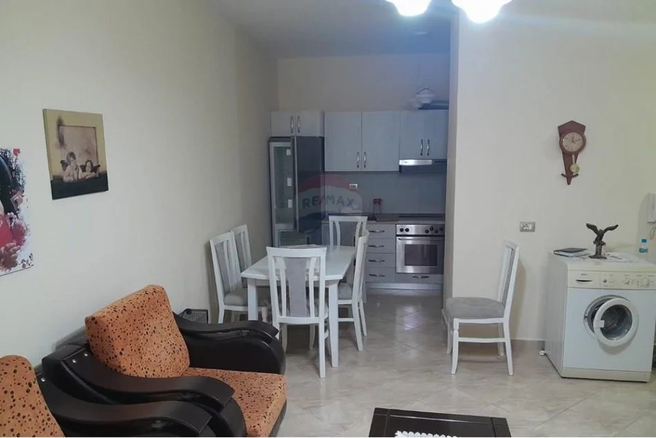 Tirane, jepet me qera apartament 1+1 Kati 2, 67 m² 320 € (Fresku)