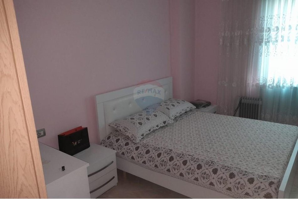 Tirane, jepet me qera apartament 1+1 Kati 2, 67 m² 320 € (Fresku)
