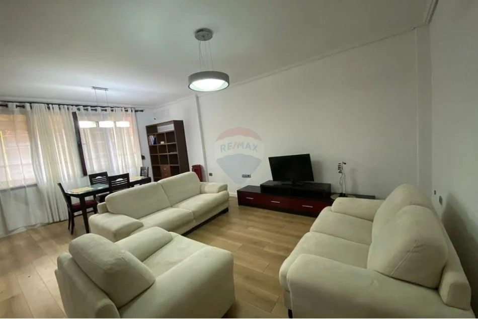 Tirane, jepet me qera apartament 2+1 Kati 3, 92 m² 650 € (Stadiumi Dinamo - Rruga Sulejman Delvina - Tirana e Re - Stadiumi Dinamo)