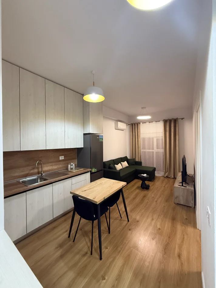 Tirane, jepet me qera apartament Kati 3, 50 m²  450 mije leke.  (Mangalem 21)