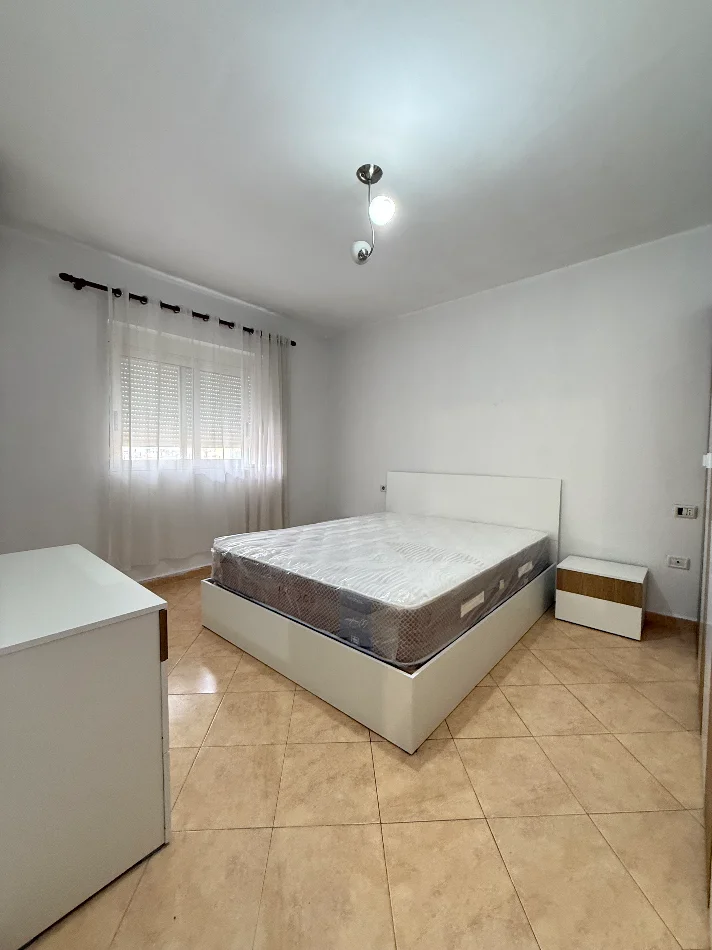 Tirane, jepet me qera apartament 2+1 Kati 5, 80 m² 450 € 