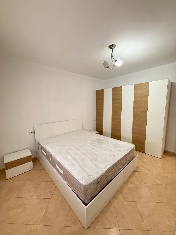 Tirane, jepet me qera apartament 2+1 Kati 5, 80 m² 450 € 