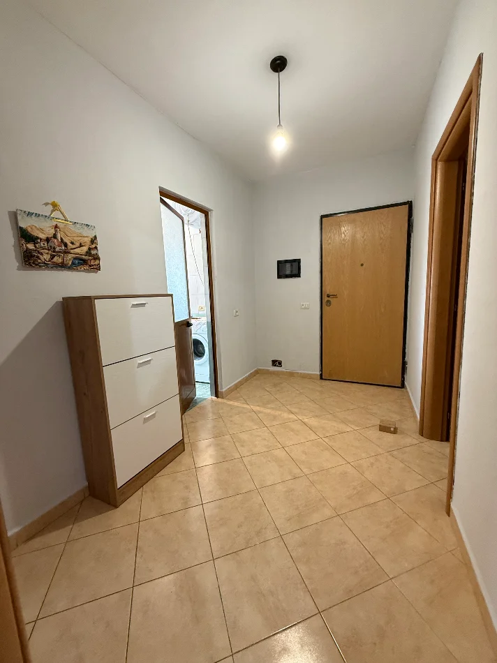 Tirane, jepet me qera apartament 2+1 Kati 5, 80 m² 450 € 