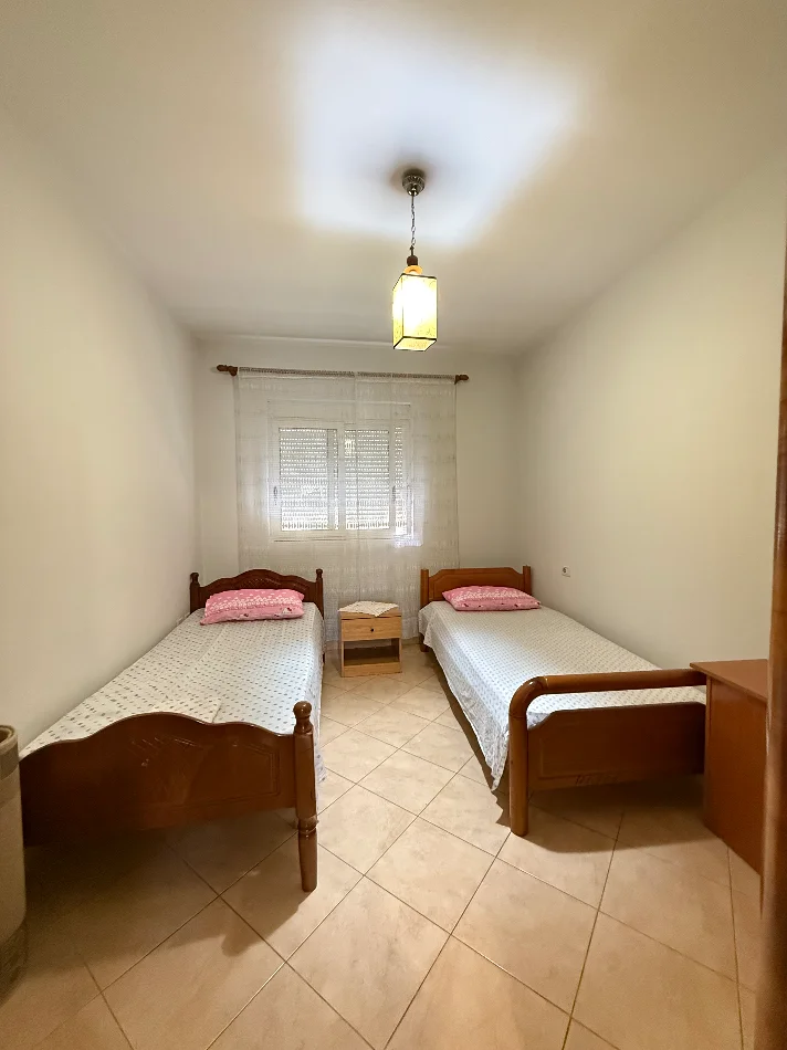 Tirane, jepet me qera apartament 2+1 Kati 5, 80 m² 450 € 