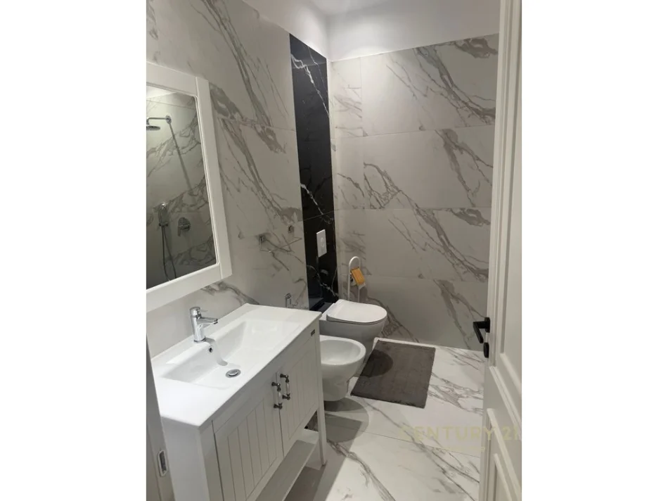 Tirane, jepet me qera apartament 1+1 Kati 6, 112 m² 1.300 € (Rruga Faik Konica)