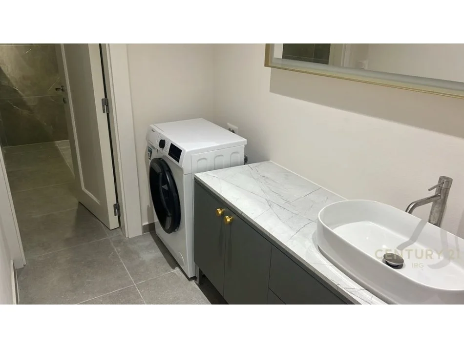 Tirane, jepet me qera apartament 2+1 Kati 0, 95 m² 1.000 € 