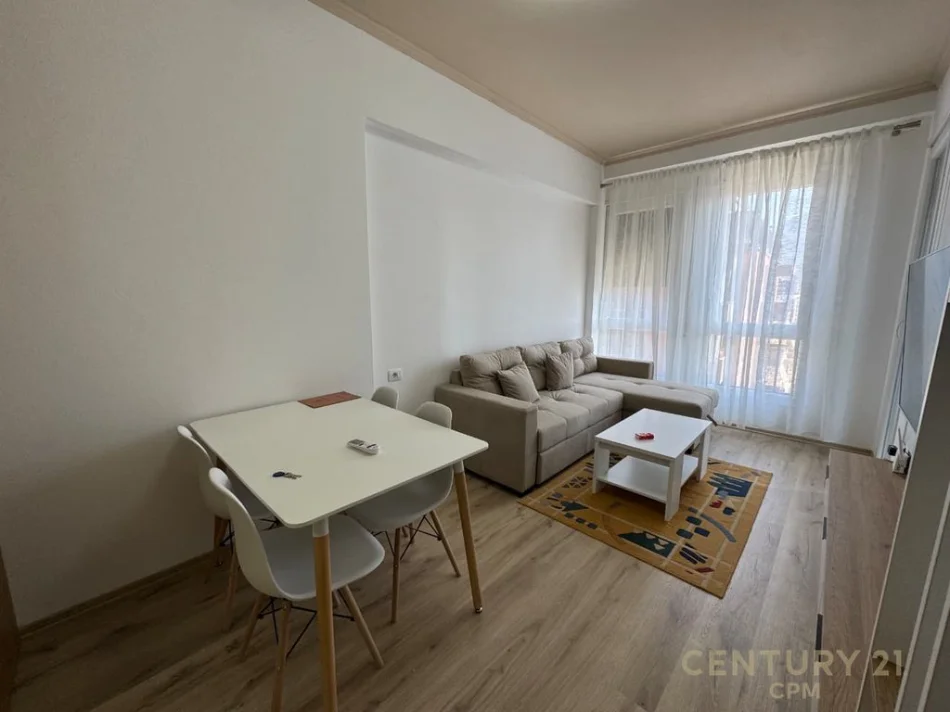 Tirane, jepet me qera apartament 1+1 Kati 7, 55 m² 500 € (5 Maji)