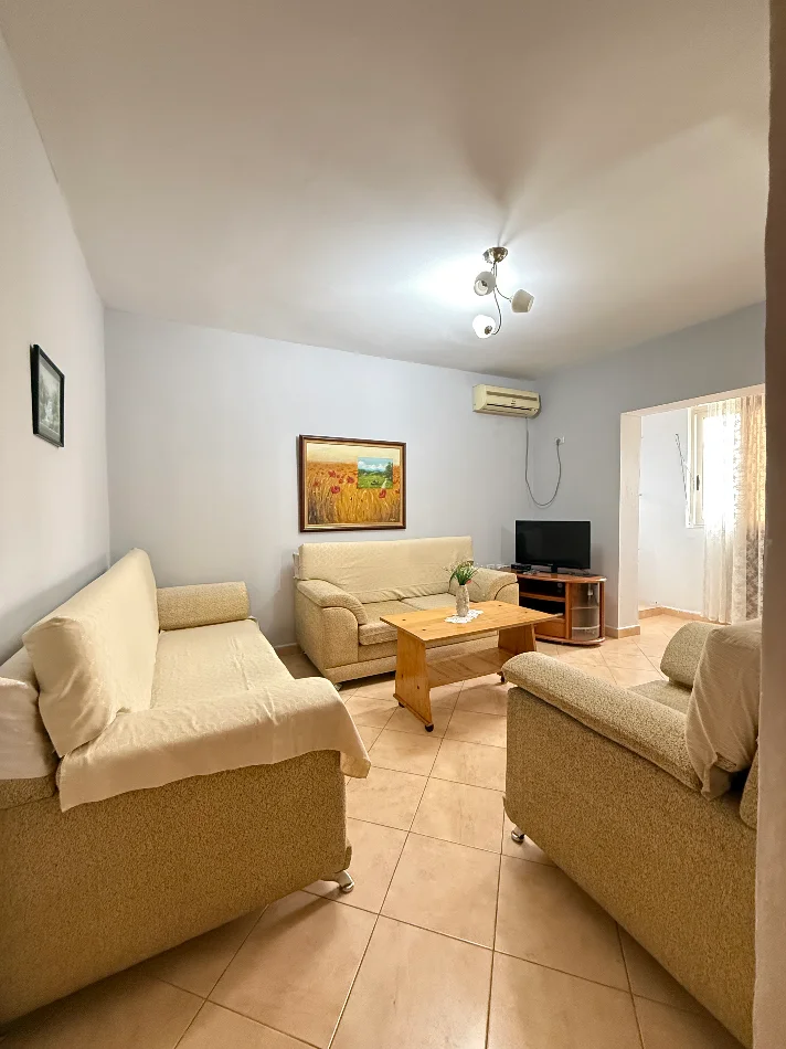 Tirane, jepet me qera apartament 2+1 Kati 5, 80 m² 450 € 