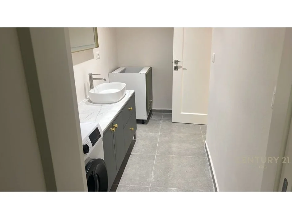 Tirane, jepet me qera apartament 2+1 Kati 0, 95 m² 1.000 € 