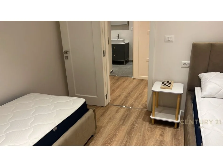 Tirane, jepet me qera apartament 2+1 Kati 0, 95 m² 1.000 € 